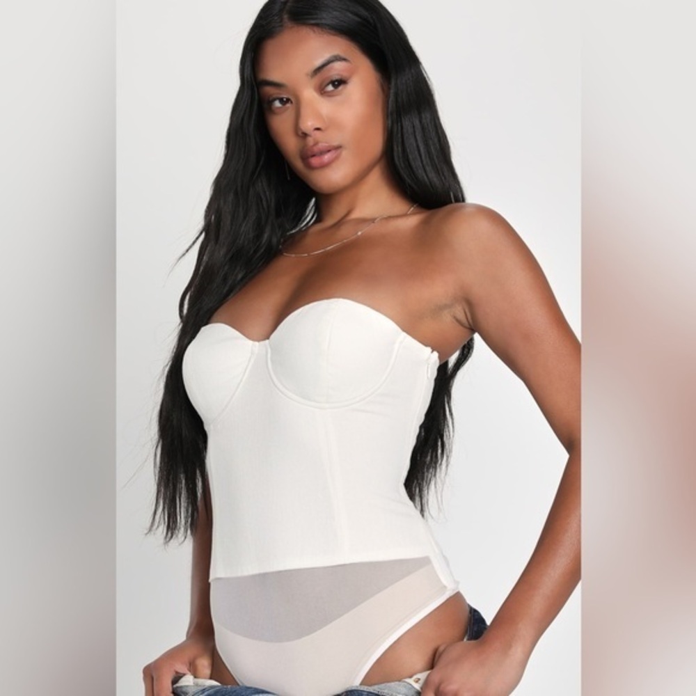 Lulu’s Flirty Inspiration Ivory Linen Strapless Bustier Bodysuit
- size small